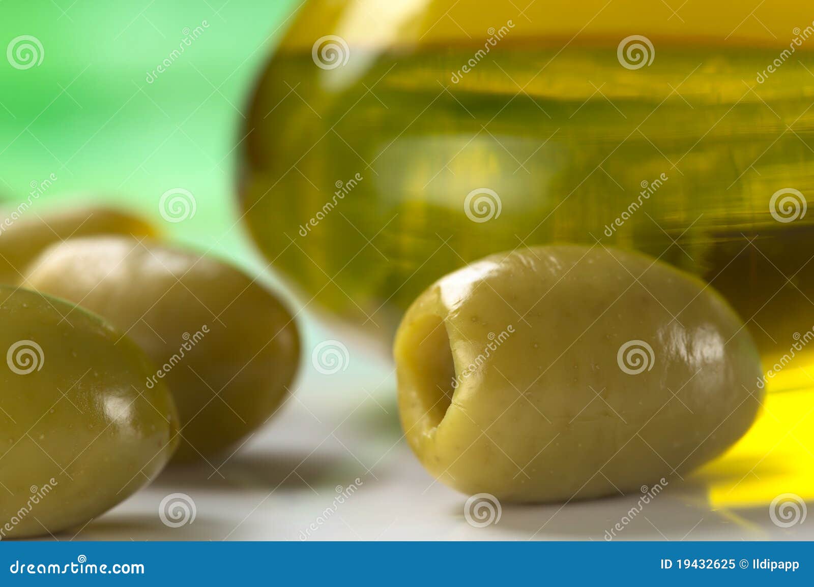 Olive Verte Avec L'huile D'olive Image stock Image du ingrédient