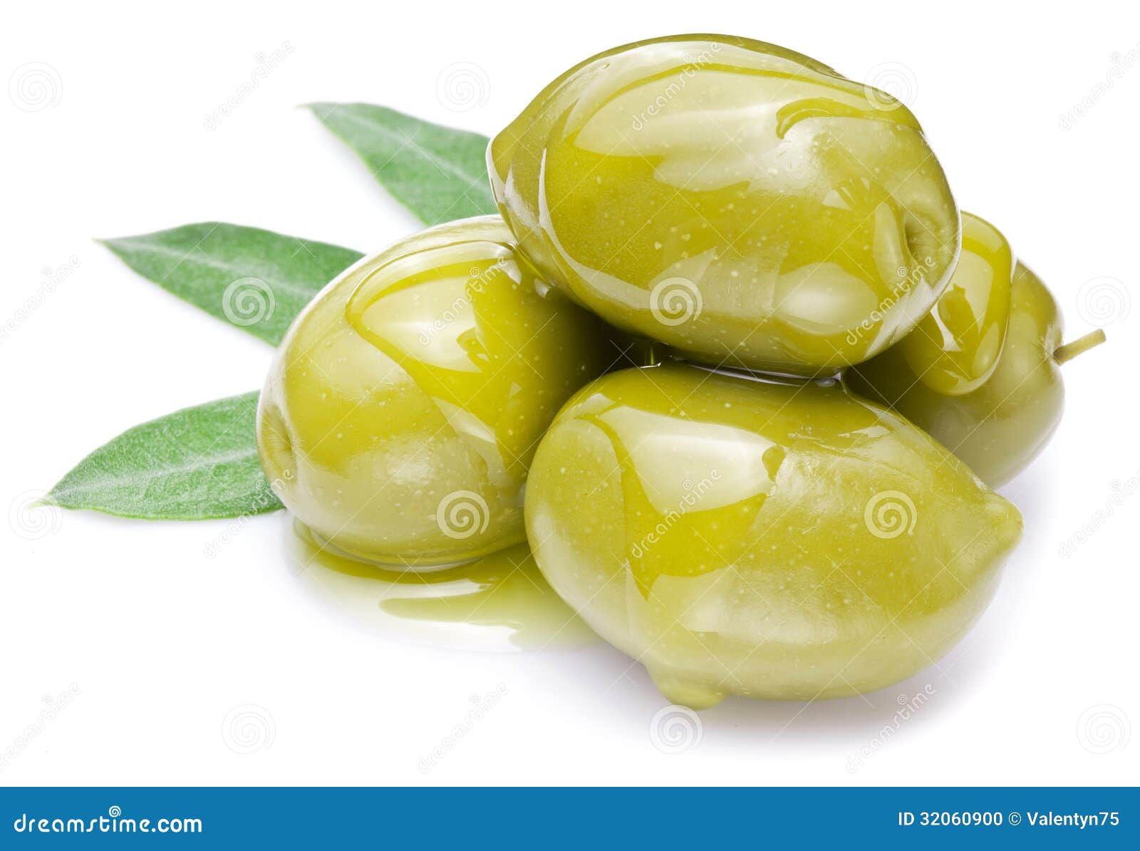 Olives Vertes Avec Des Feuilles Photo stock Image du organique