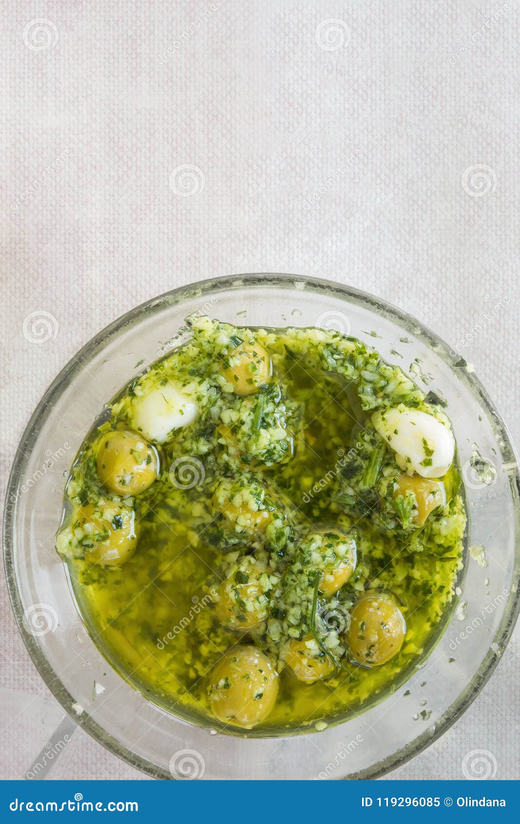 Olives marinées à l'ail et persil