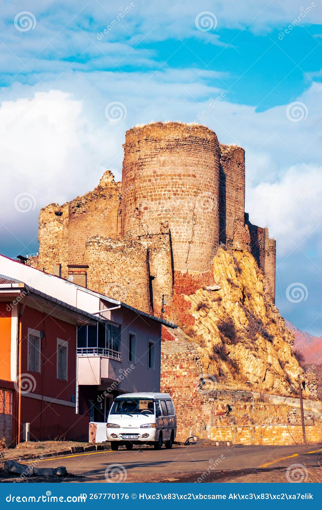 oltu castle, located in the town center of oltu,was built by urartians