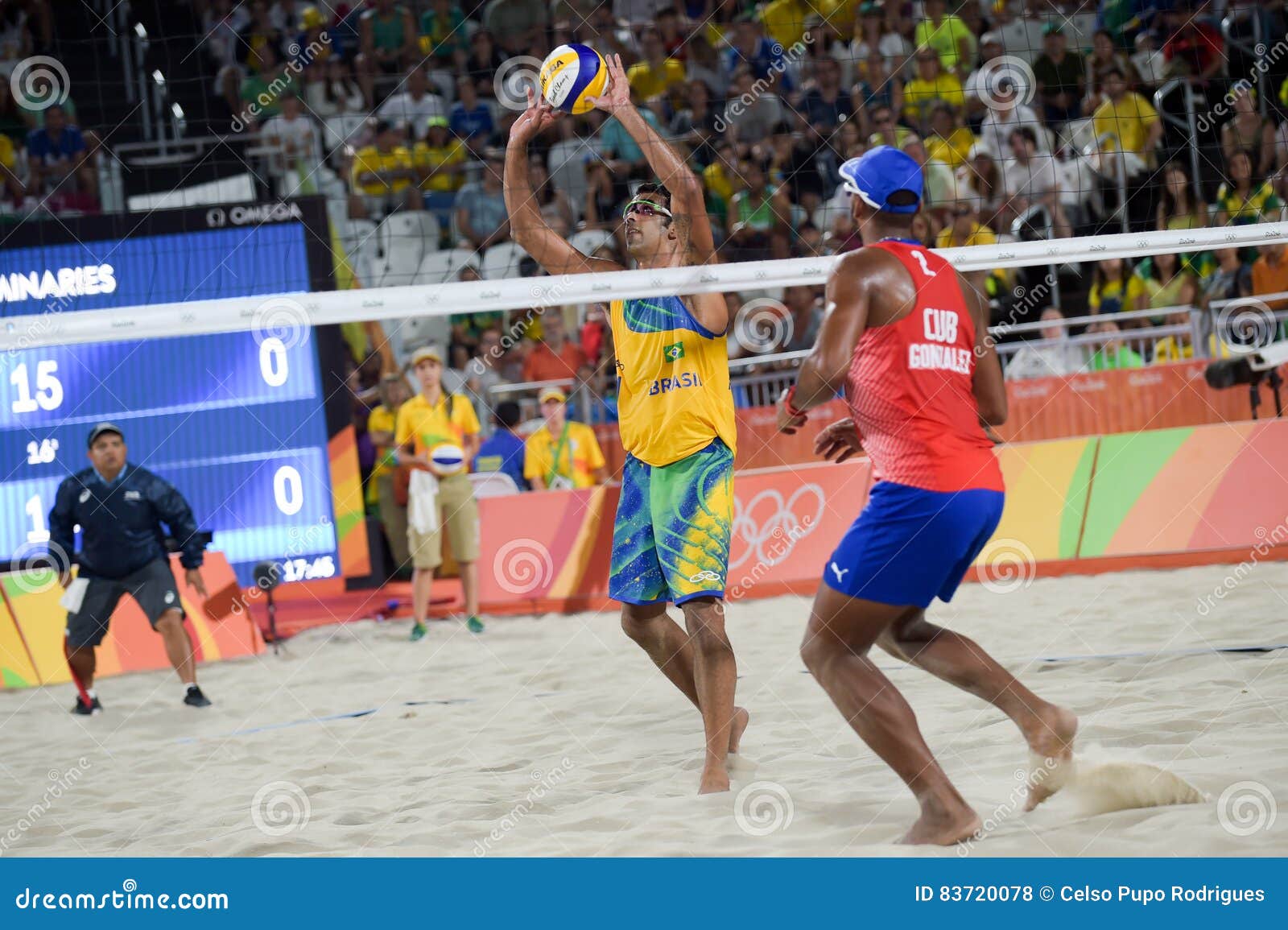 Olympische Spelen Rio 2016. Rio, Brazilië - augustus 07, 2016: Pedro Solberg /Evandro versus Diaz/Gonzalez tijdens het spel van het strandvolleyball tussen Brazilië en WELP in Rio 2016 Olympics bij de Copacabana-Arena