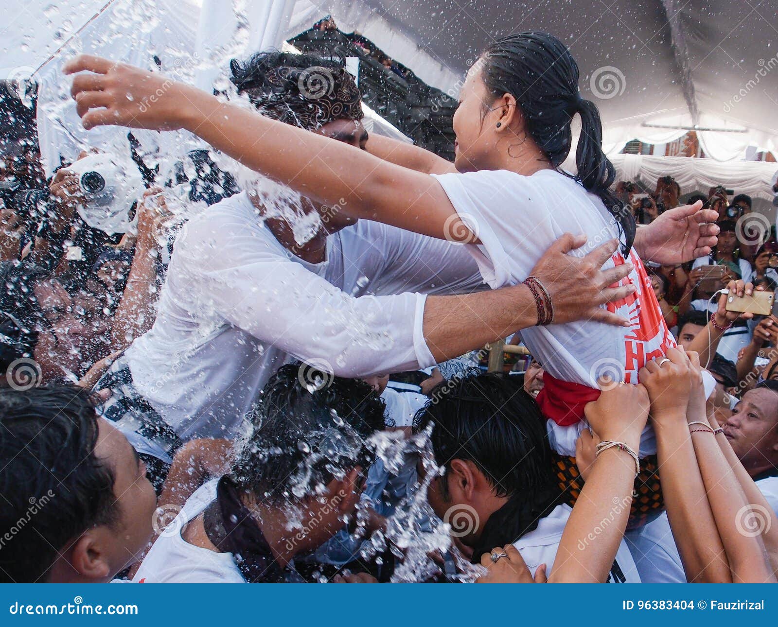 Omed Omedan Bali redactionele stock afbeelding. Afbeelding bestaande