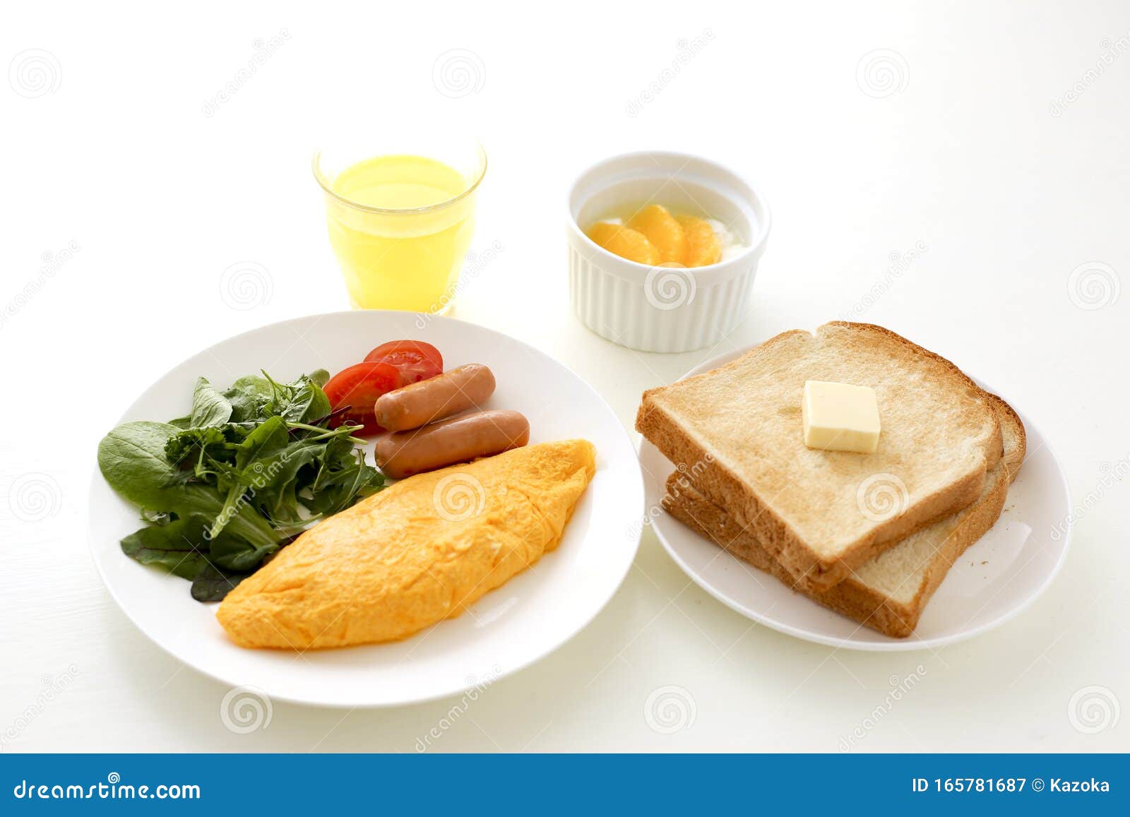 Omeletfrukost, hälsosam kosthållning. Omeletfrukost, frisk måltid, japansk måltid