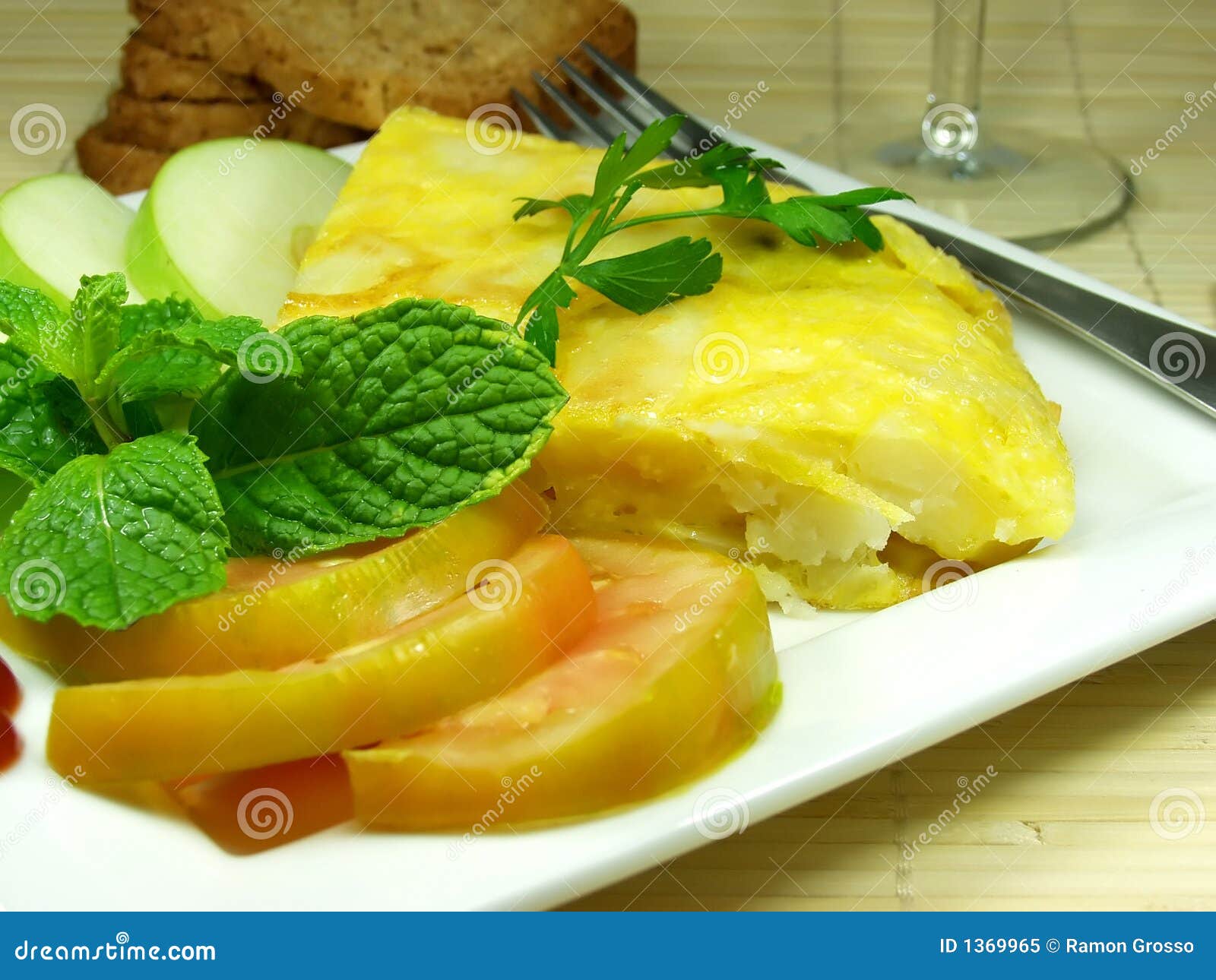 Omelette de pommes de terre. Gastronomie espagnole délicieuse