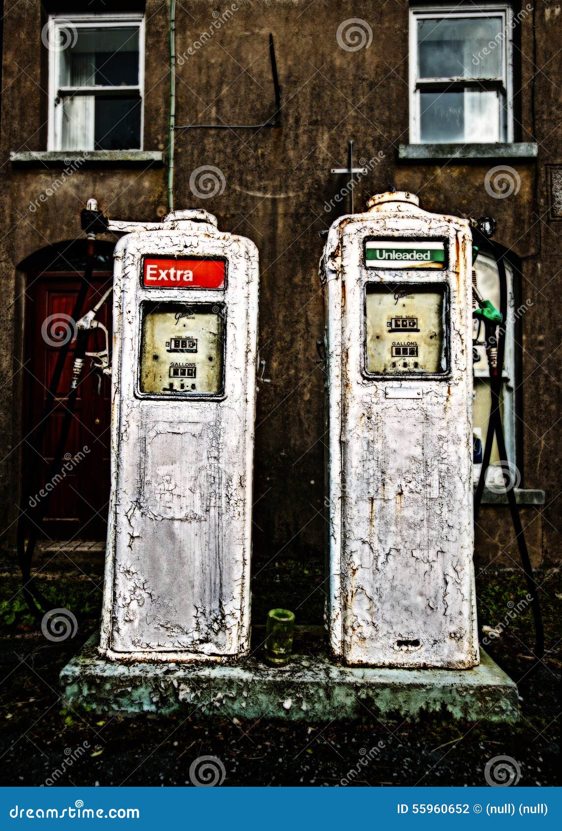 Markierten Gasöl und Kerosin Heizung Ölpumpen an einer Tankstelle  ordentlich zu Carrickart Donegal Ireland Stockfotografie - Alamy