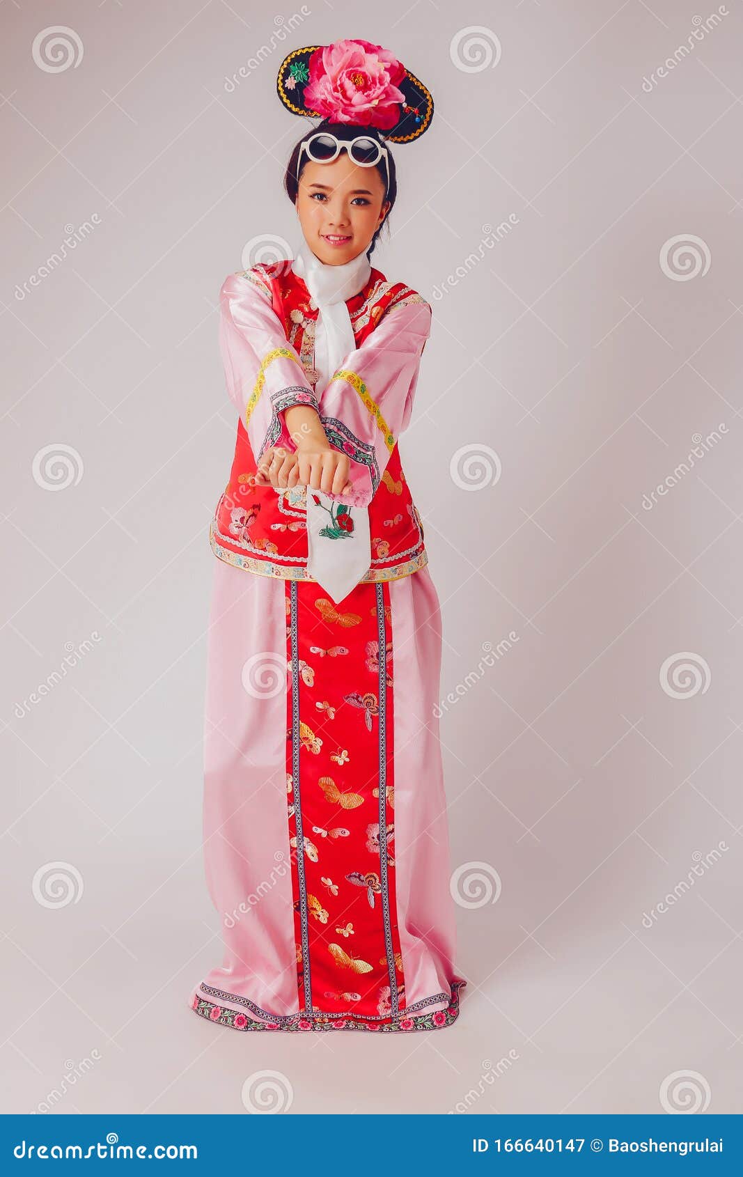 Onda En Vivo Mujeres Asiáticas Adorables Usan Ropa China De La Dinastía  Qing Imagen de archivo - Imagen de vida, antiguos: 166640147