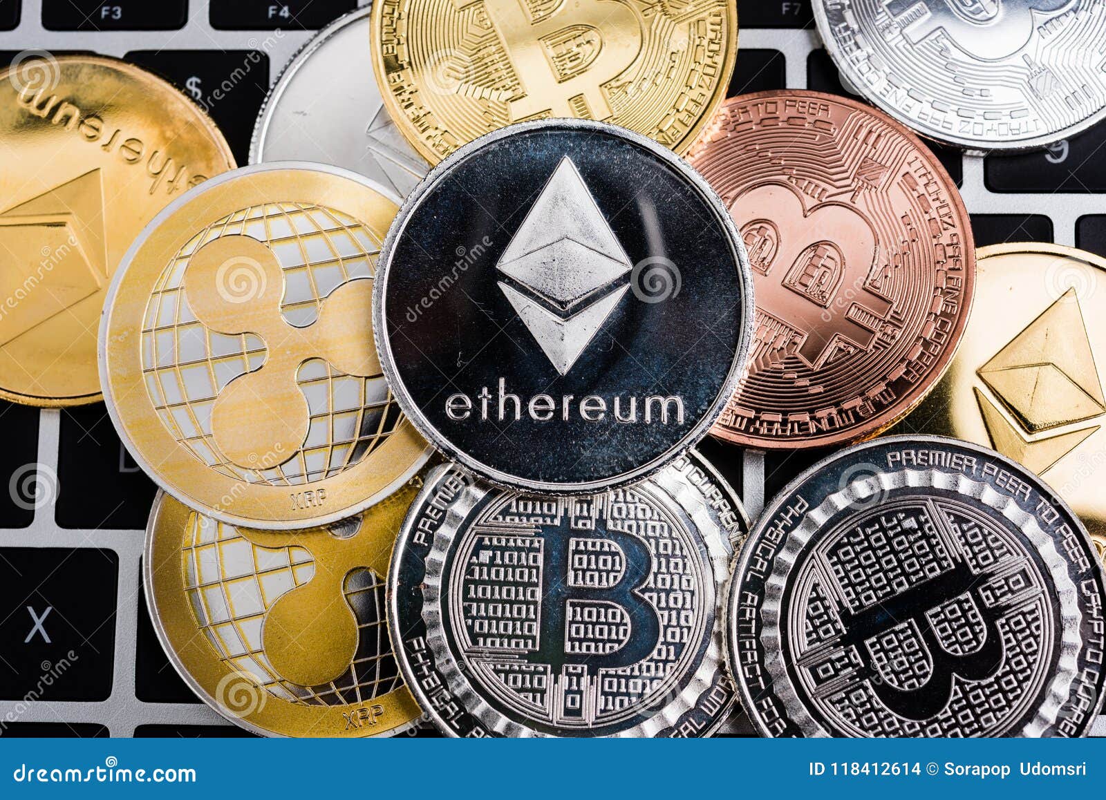 Ondinha Virtual XRP, De Moedas De Ethereum E De Bitcoin Finança Da Moeda  Imagem de Stock Editorial - Imagem de crescimento, prata: 118412614