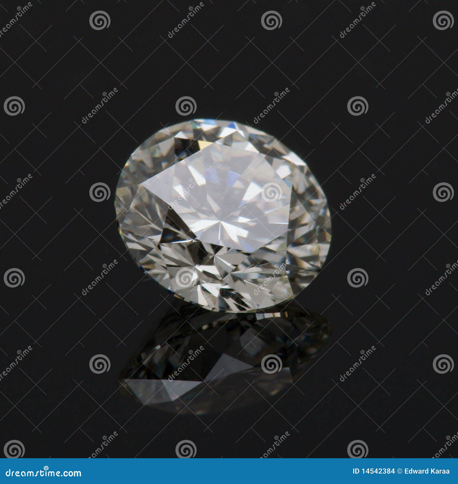 one carat round diamond.