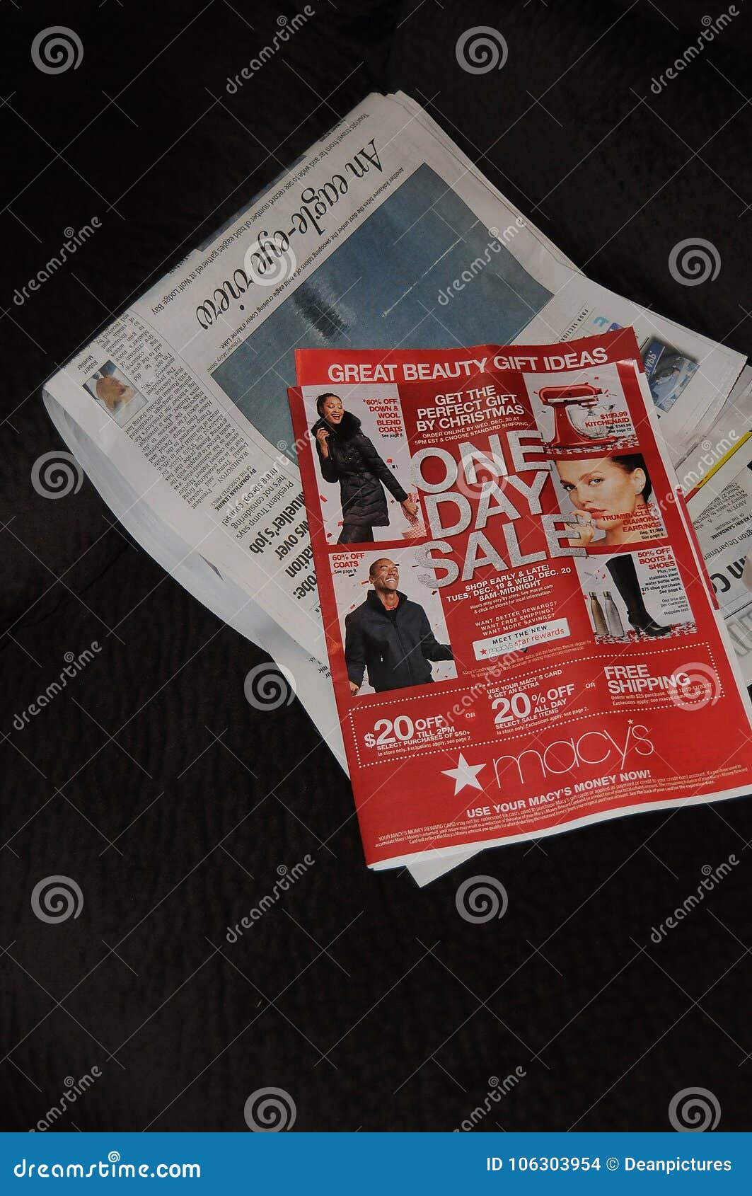 ONE DAY SALE AT MACY`S editorial stock image. Image of finance - 106303954