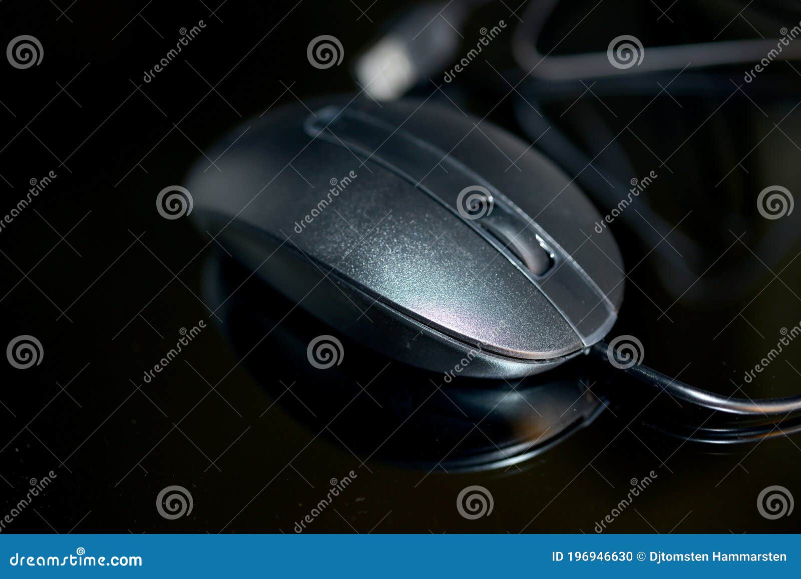 one optical mouse in black