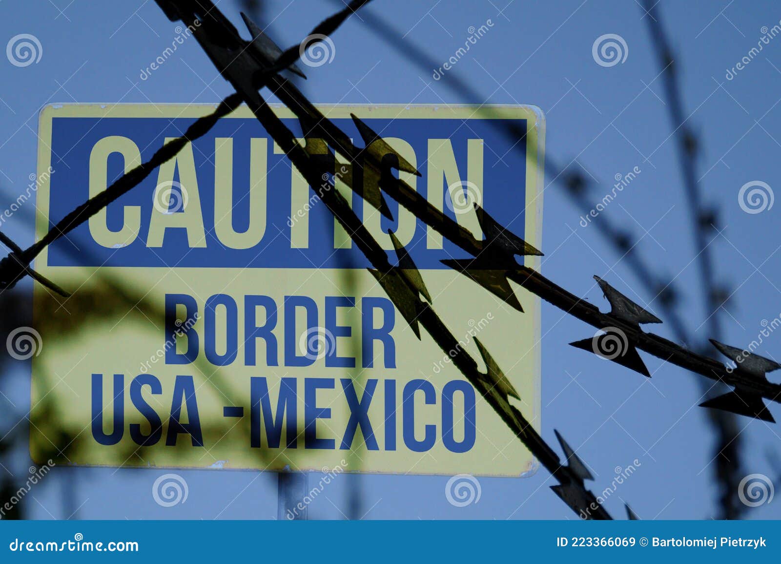 barbed wire and border between usa and mexico