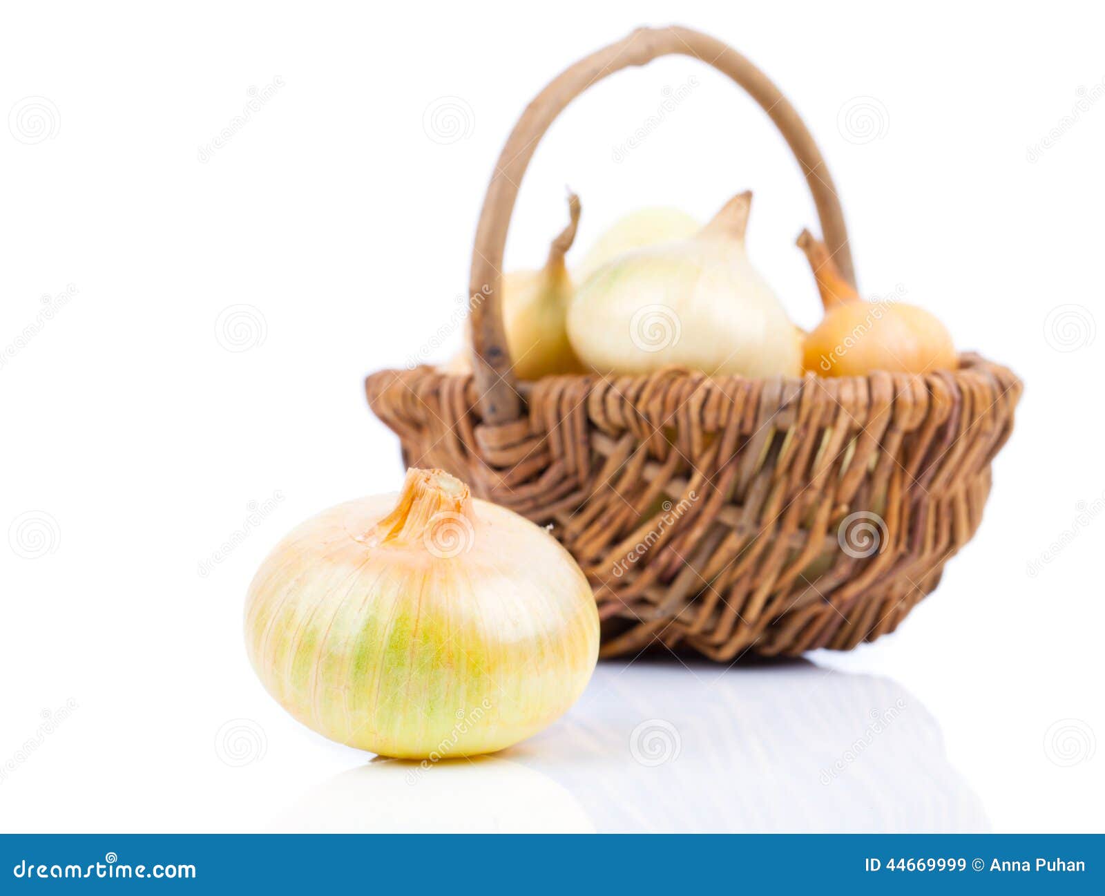 Onion Bulb in Wicker Basket Stock Image Image of ingredient, sliced 44669999