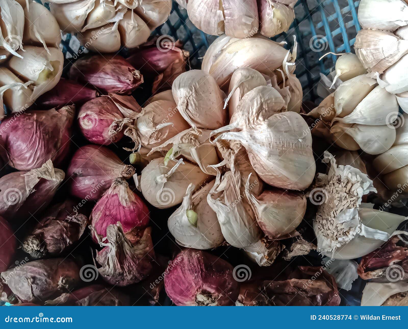 Onion and Garlic in a Basket Stock Photo Image of produce, leaf