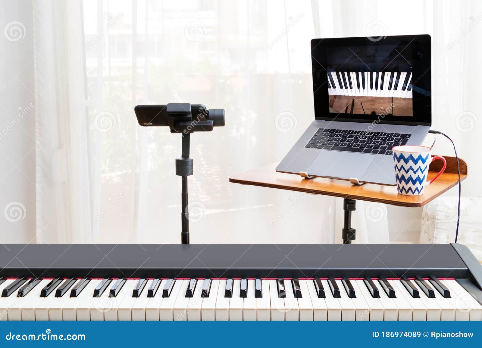 Piano on laptop outlet