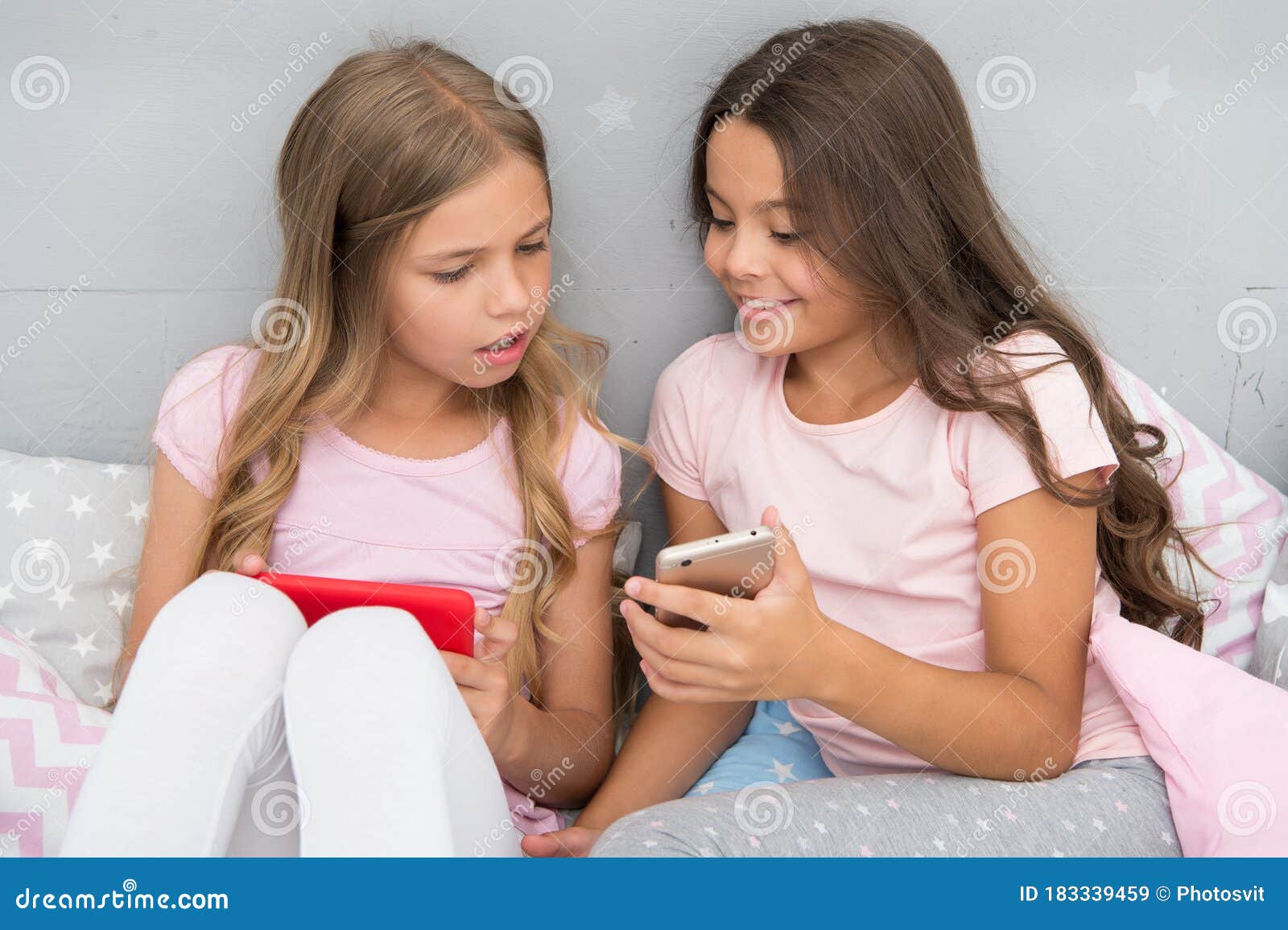 Online Social Network. Children and Technology. Mobile Application ...