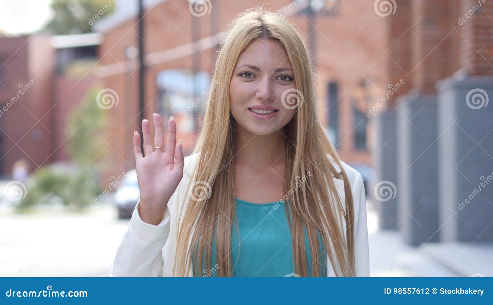 Populair plein Matron Onlinve Video Chat by Girl , Web Cam View Stock Photo - Image of outdoor,  customer: 98557612