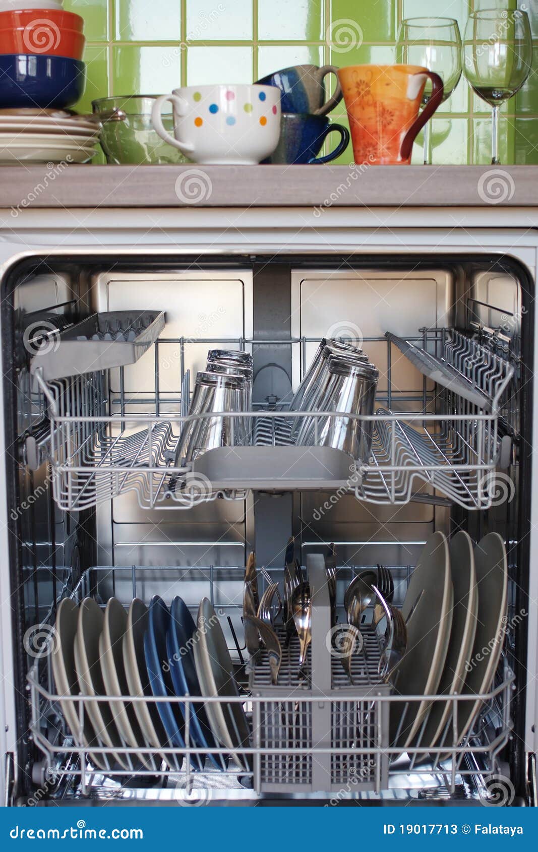 Open Dishwasher Stock Photos Image 19017713