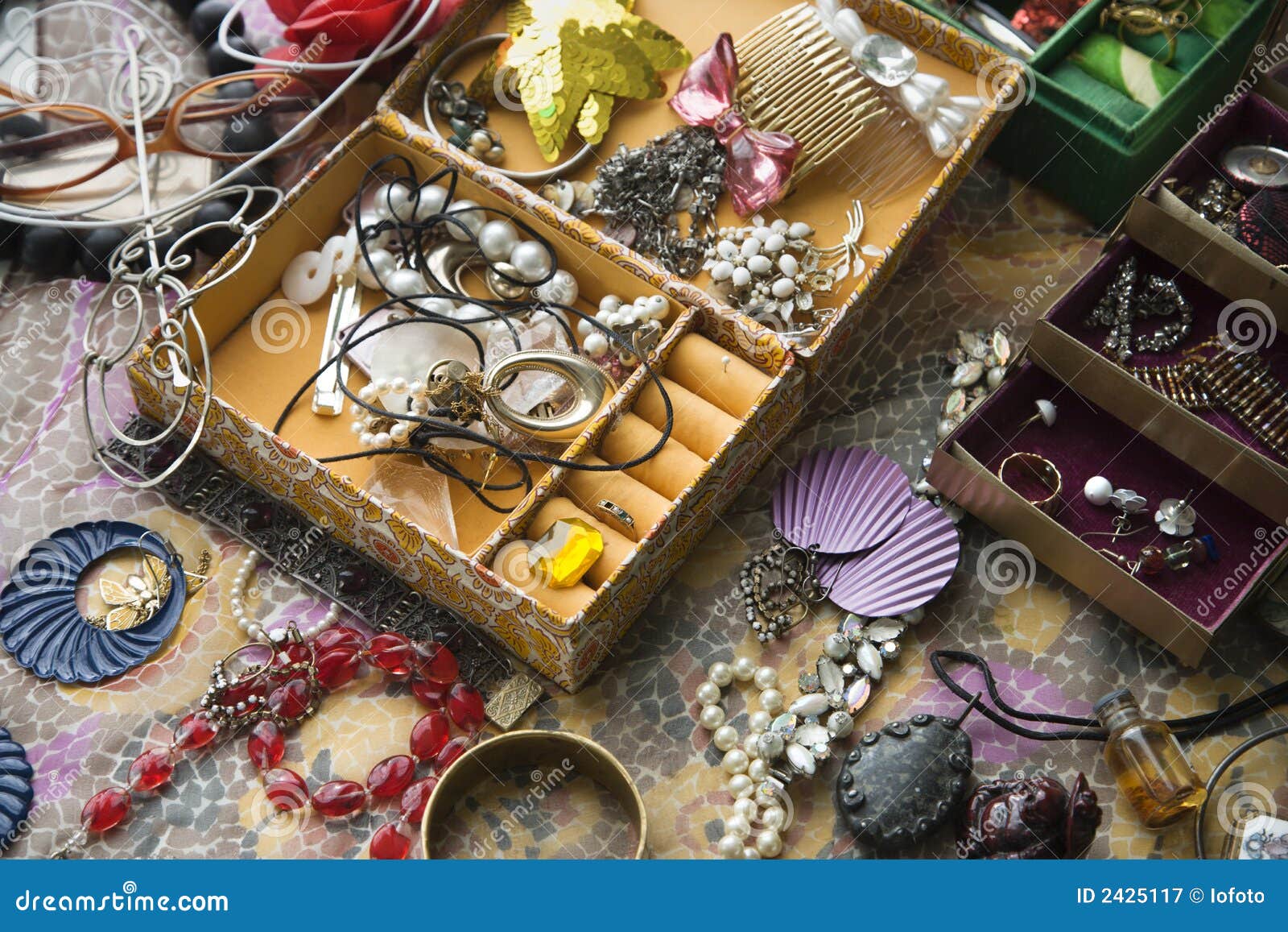 Open jewelry box. stock image. Image of items, style, bracelet 2425117