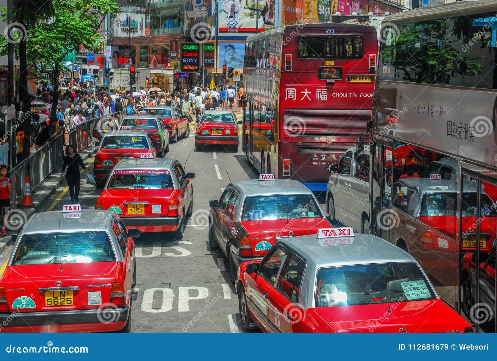 Openbaar Vervoer in De Straat Van Hongkong Redactionele Stock ...