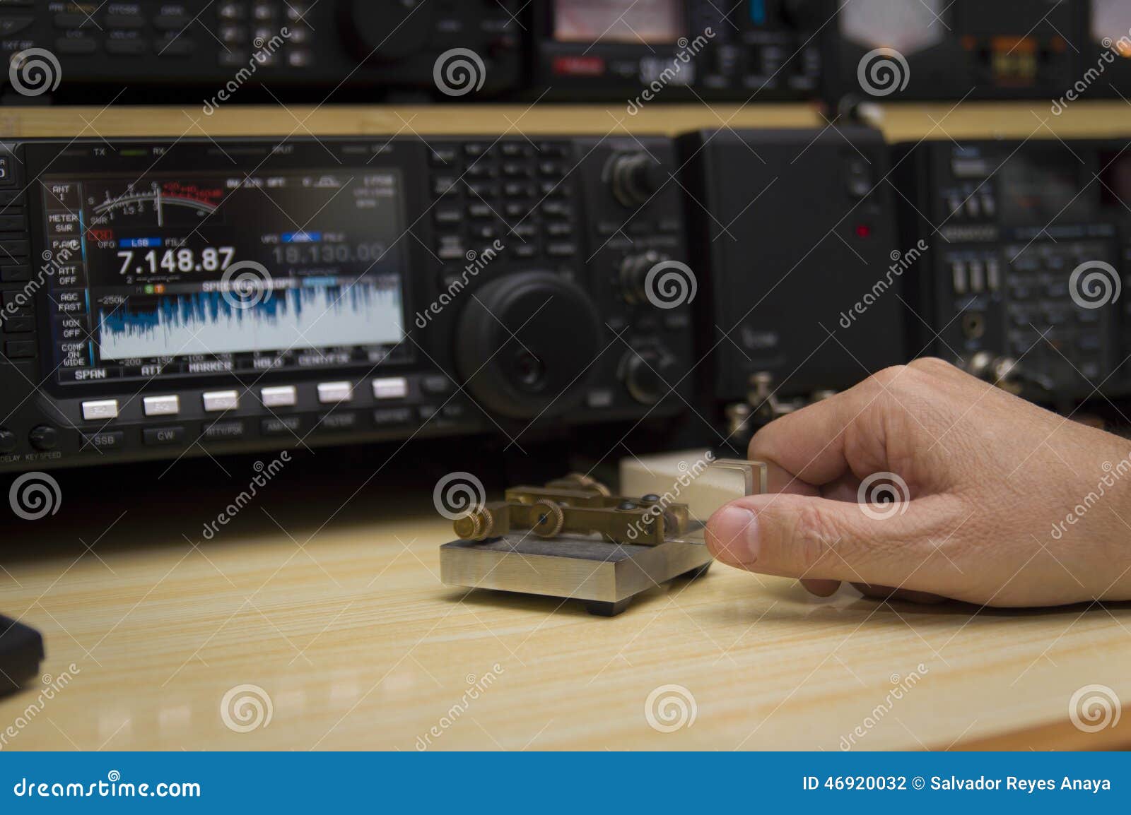Operador de radio foto de archivo. Imagen de clave, transmita 46920032