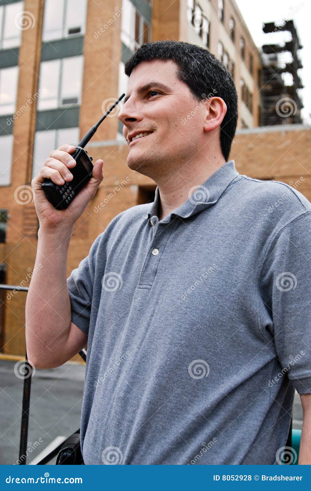 Operador De Radio Delante Del Edificio Foto de archivo - Imagen de  frecuencia, districto: 8052928