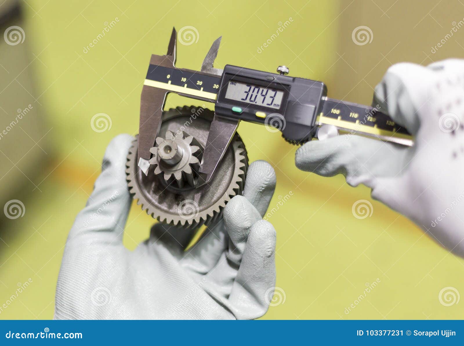 Operator Inspection Dimension of Automotive Stock Image Image of