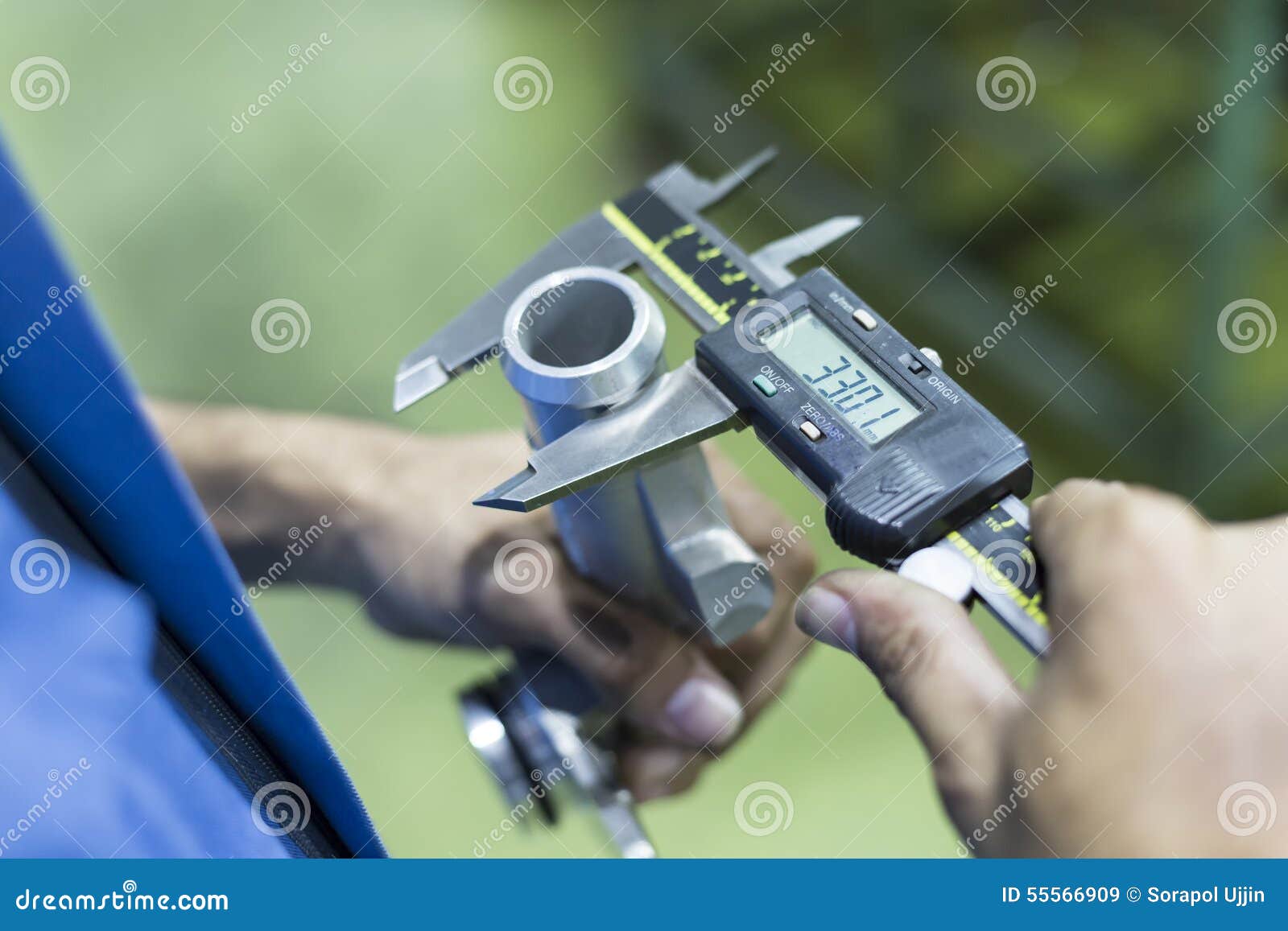Operator Inspection Dimension of Automotive Stock Image Image of