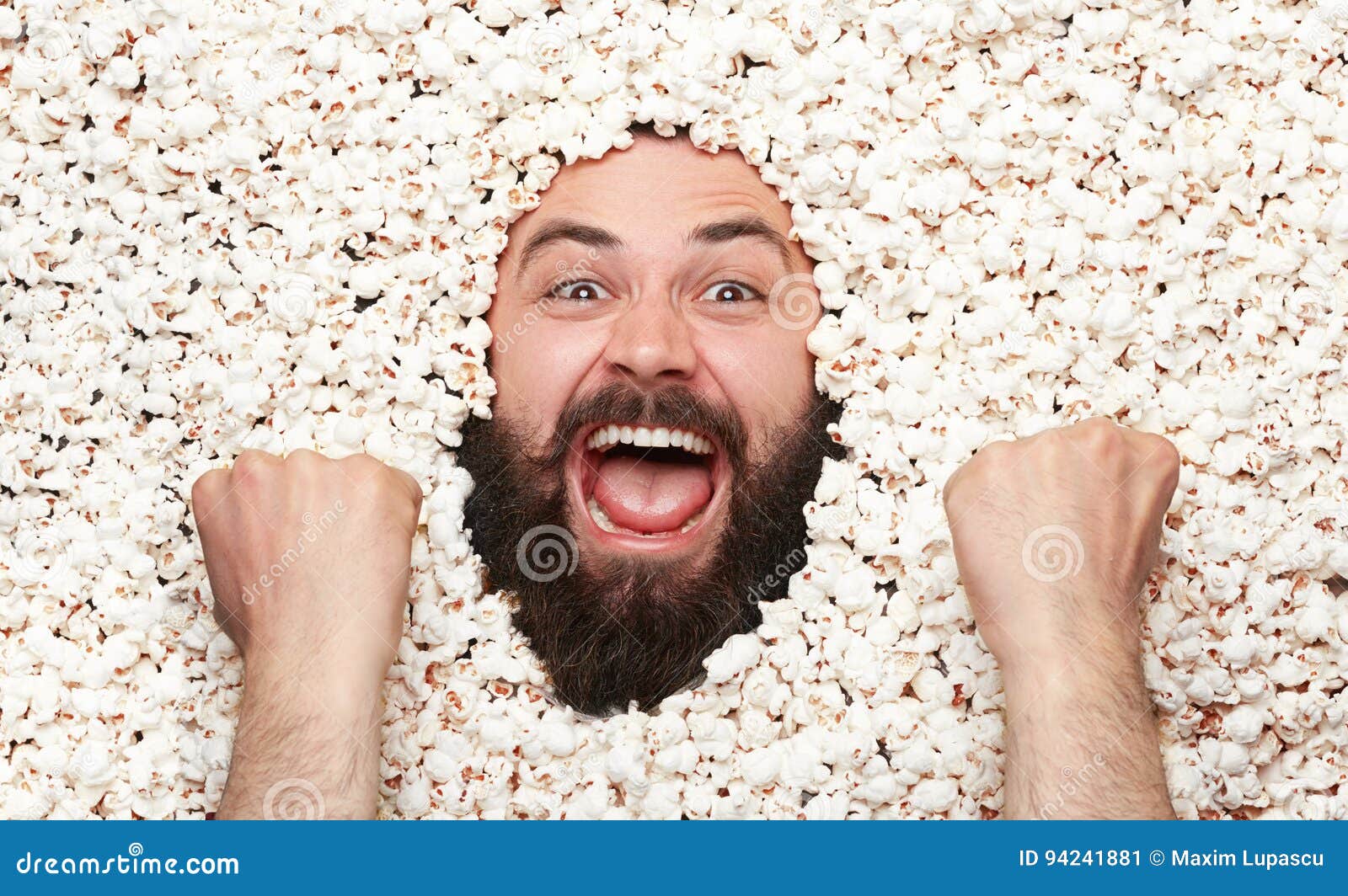 Opgewekte Mens in Popcorn Het Gesturing Stock Afbeelding Image of