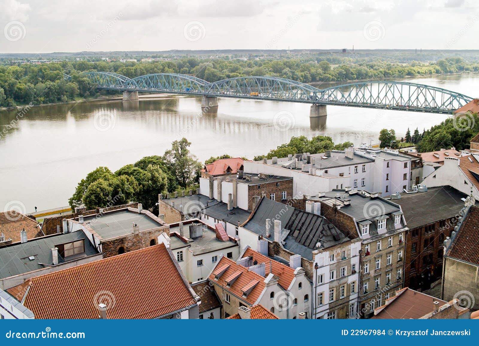 Opinión de ojo de pájaro de Torun,. Torun una de las ciudades polacas más viejas con los edificios medievales hermosos.