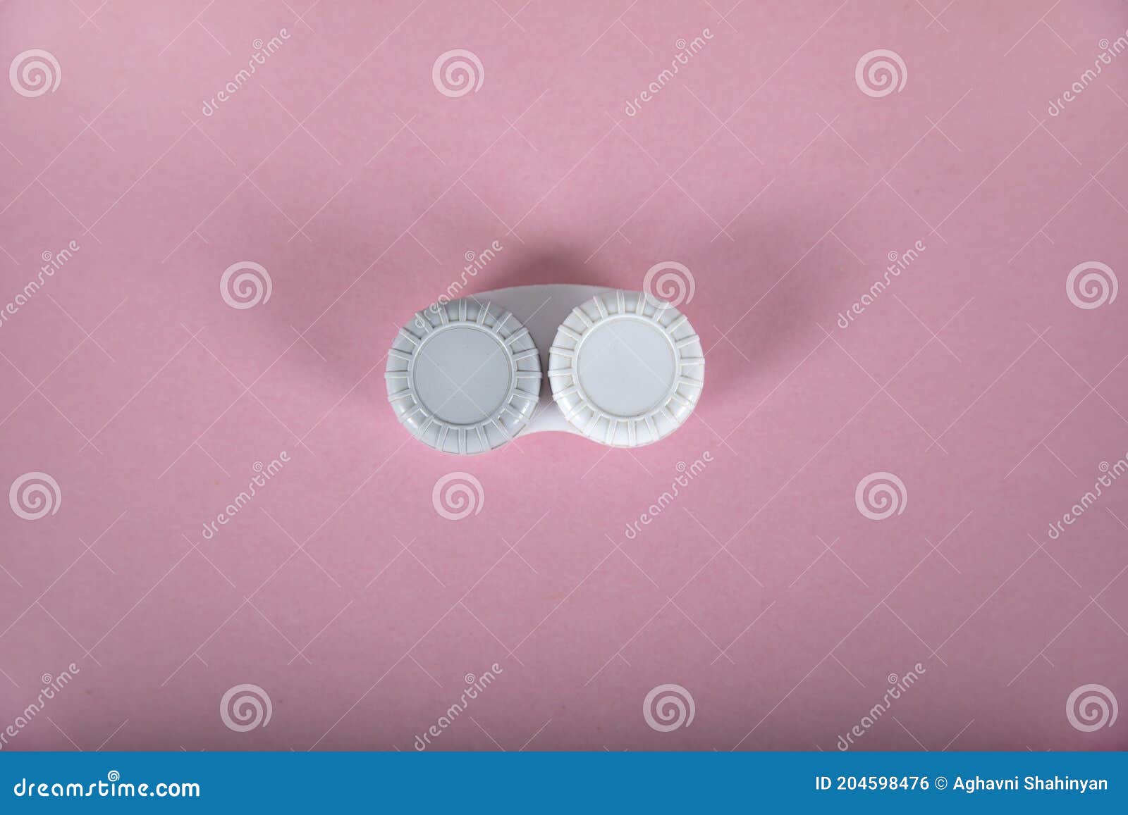 optice lenses on the pink table