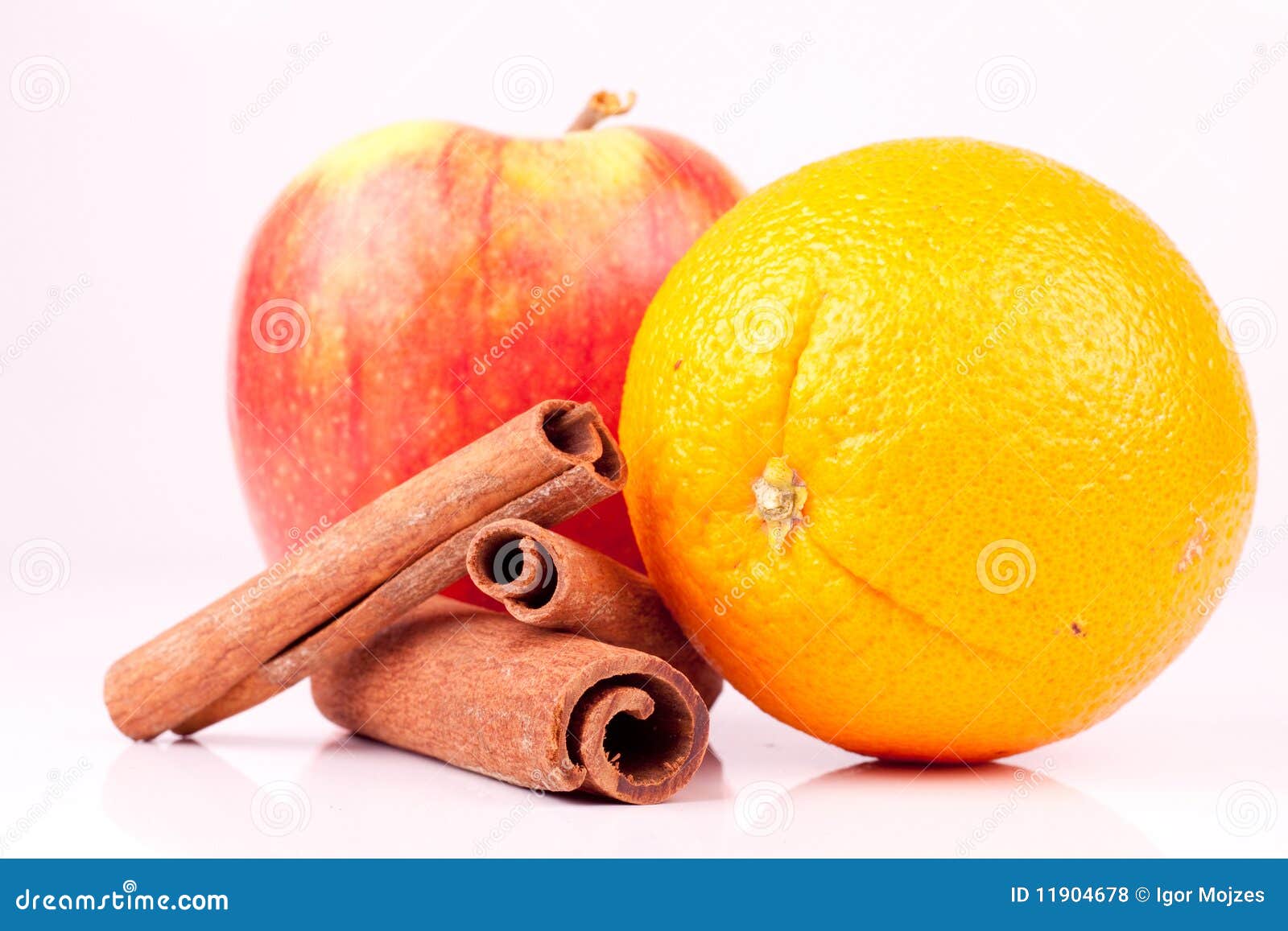 Orange, Apfel und Zimt stockfoto. Bild von zimt, hintergrund - 11904678