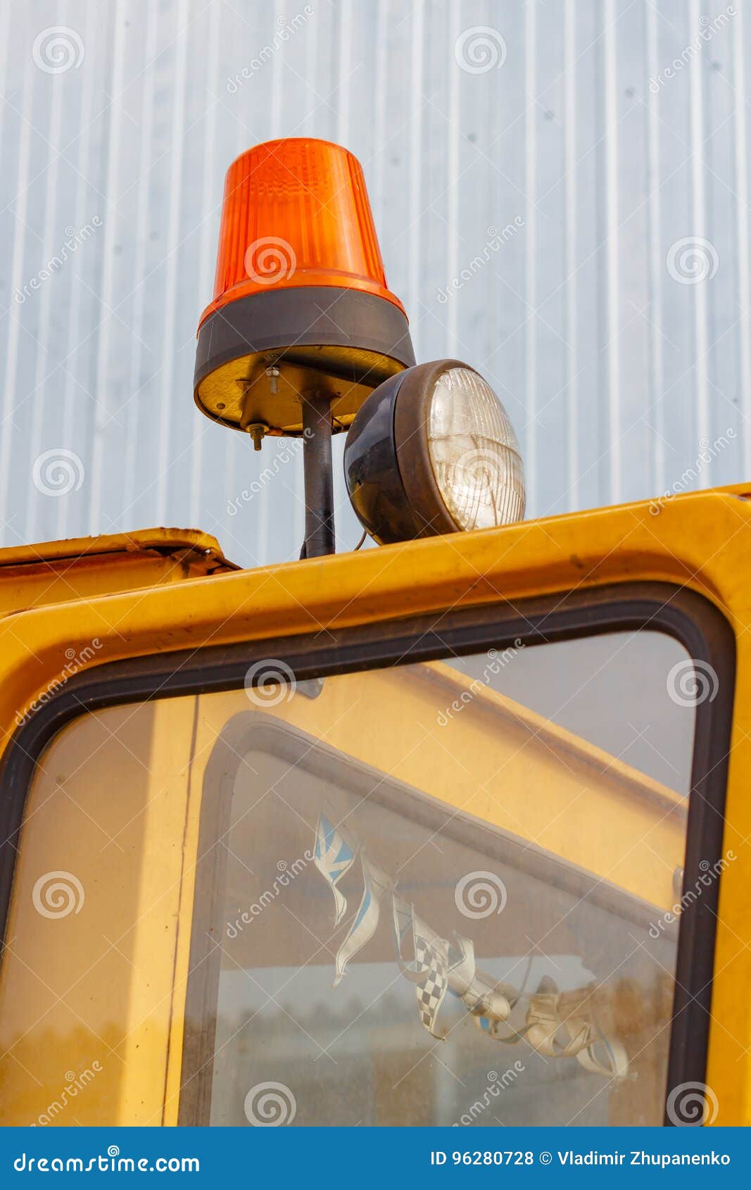 Orange Blinklicht Auf Einer Gabelstaplernahaufnahme Stockfoto - Bild von  hydraulisch, heber: 96280728