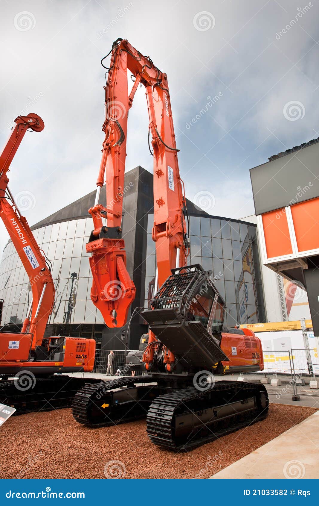 Orange diesel excavator editorial photography. Image of scoop 21033582