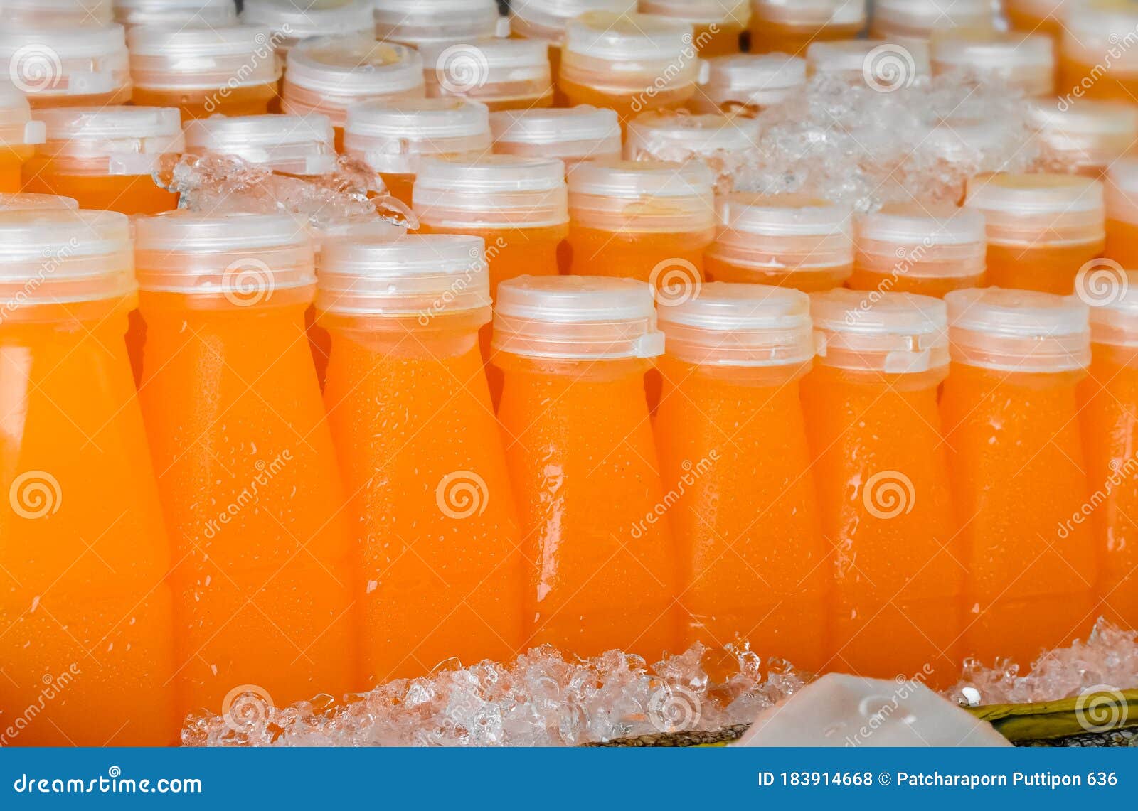 Orange Juice Bottle for Processing and Bottling Fruit Juice into Bottles, Choose Focus Stock