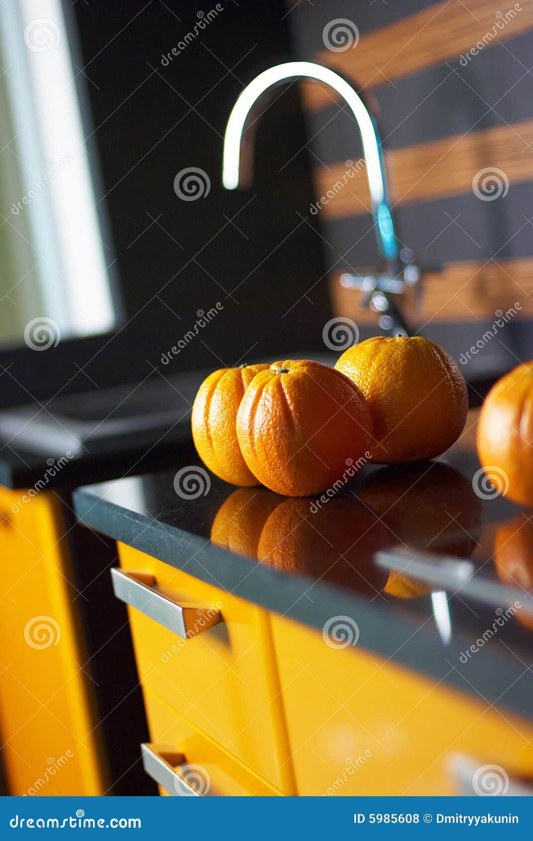 https://thumbs.dreamstime.com/z/orange-kitchen-table-5985608.jpg
