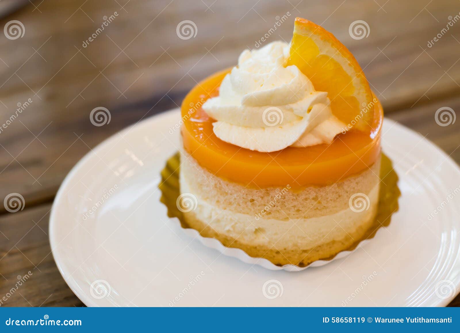 Orange Kuchen stockbild. Bild von kuchen, frucht, getrennt - 58658119