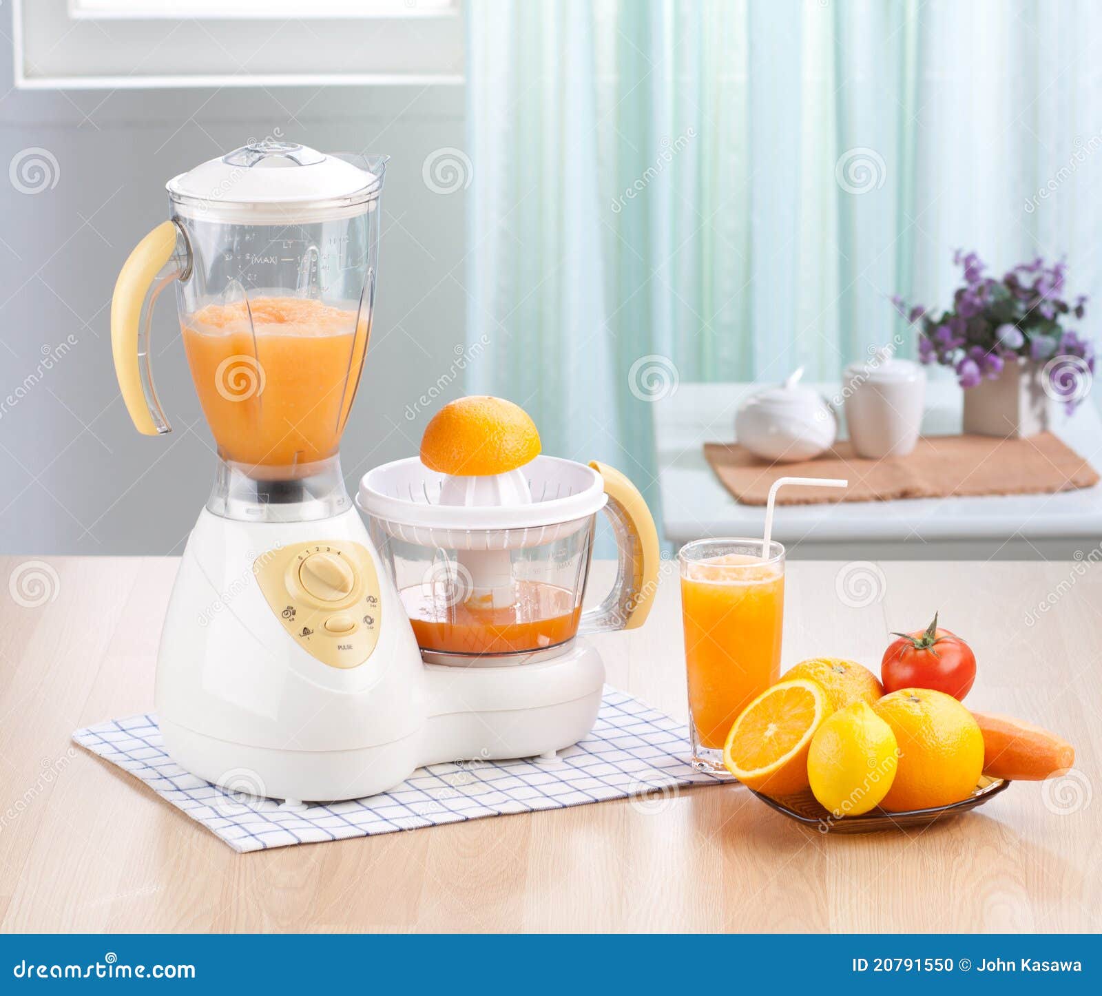 buffet every day threshold Orange or Lemon Juice Blender Machine Stock Photo - Image of blend, fresh:  20791550