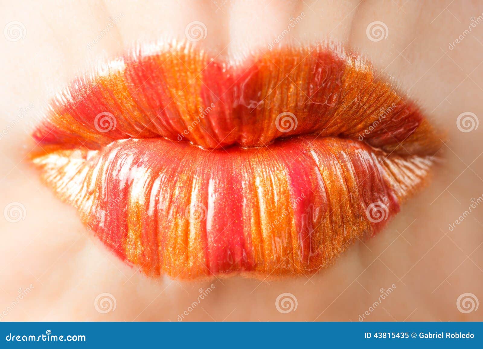 Orange Lippen stockbild. Bild von verfassung, romanze - 43815435