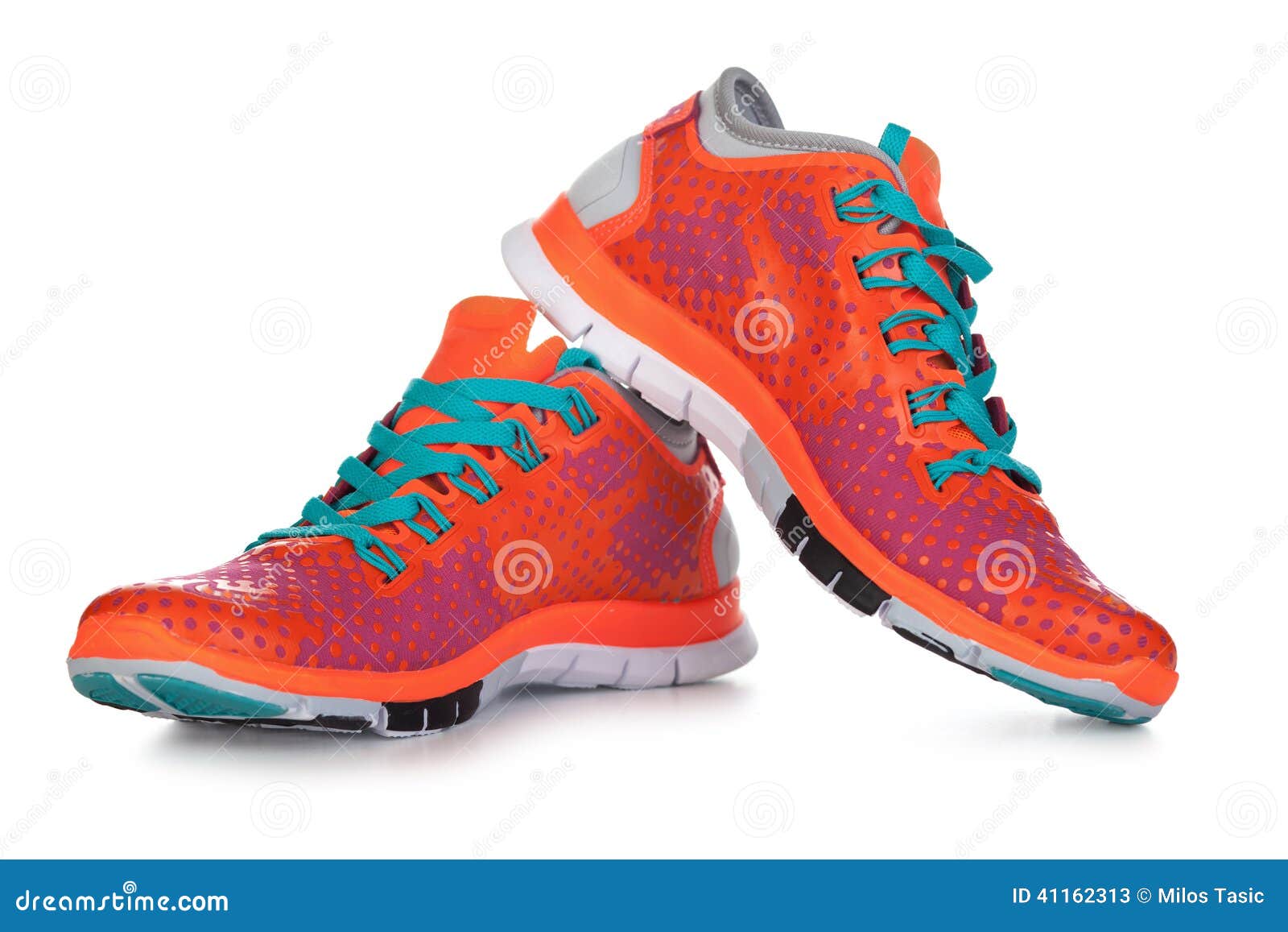 Oranje Sportschoenen stock afbeelding. Image of geschiktheid - 41162313