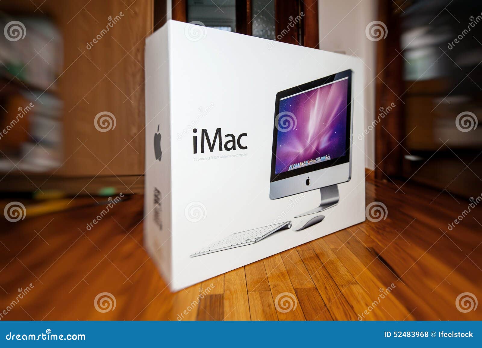 Ordenador De Apple IMac En Caja Delante De La Puerta Foto de archivo  editorial - Imagen de teclado, ilustrativo: 52483968