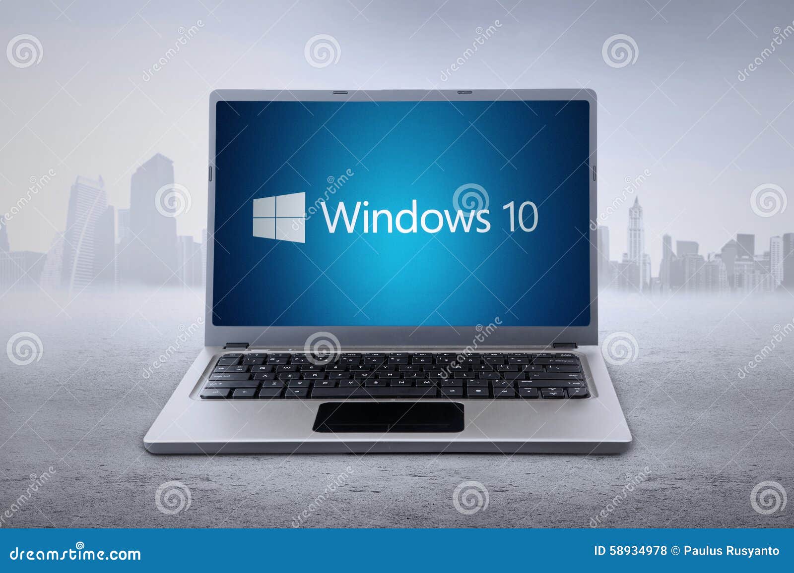 Ordinateur Portable Avec Le Logo De Windows 10 Photo stock éditorial -  Image du ordinateur, affaires: 58934978