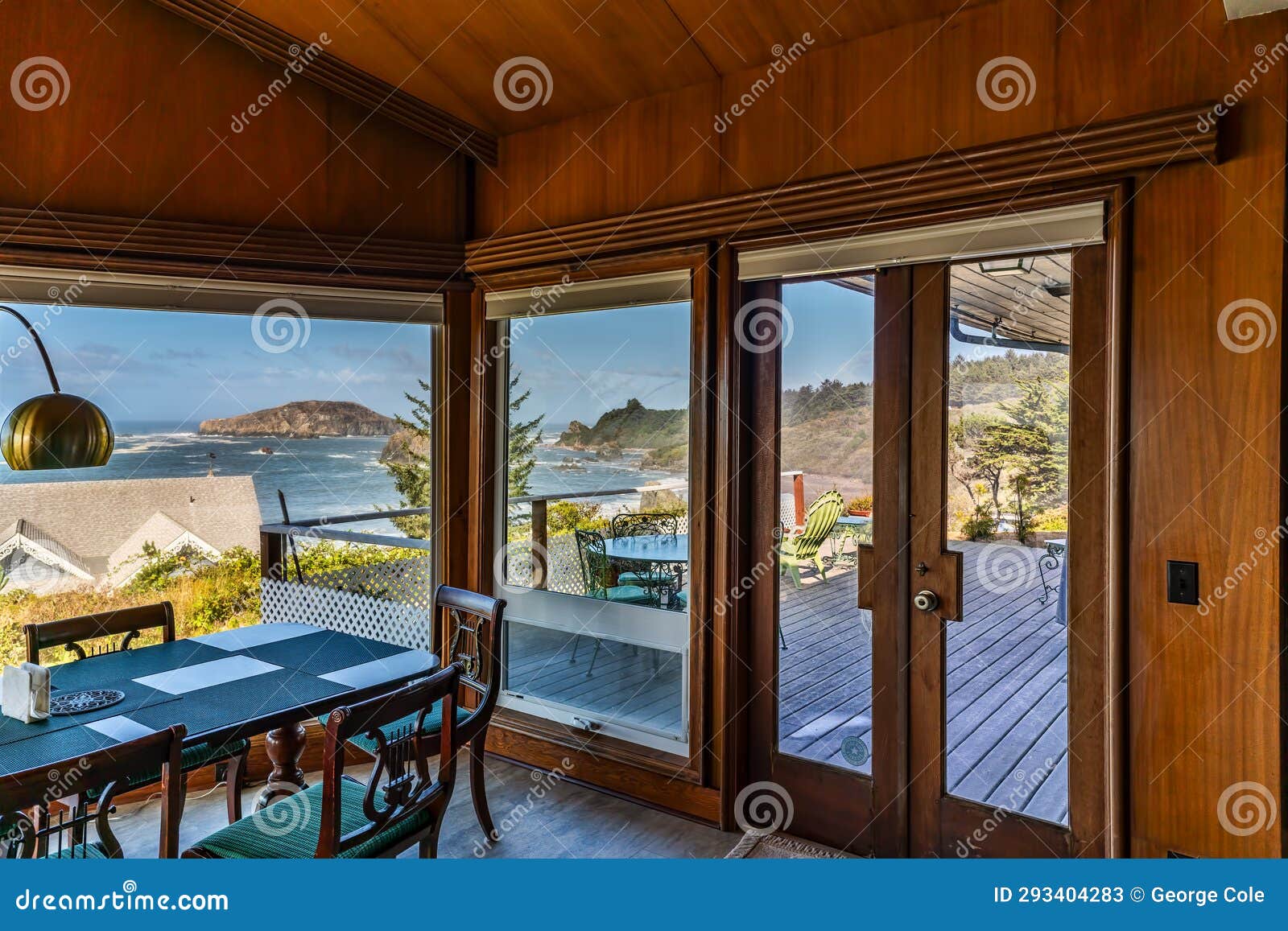 Oregon Home View 4 stock image. Image of waterfront 293404283