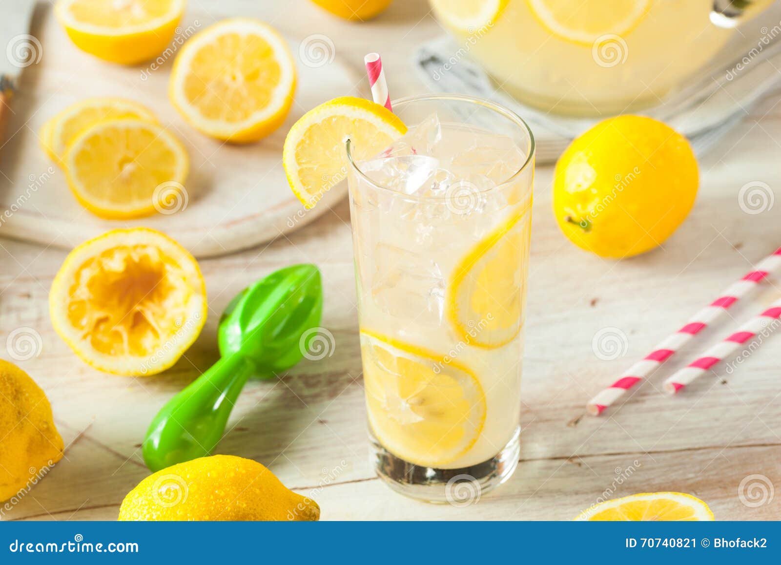 organic homemade fresh squeeze lemonade