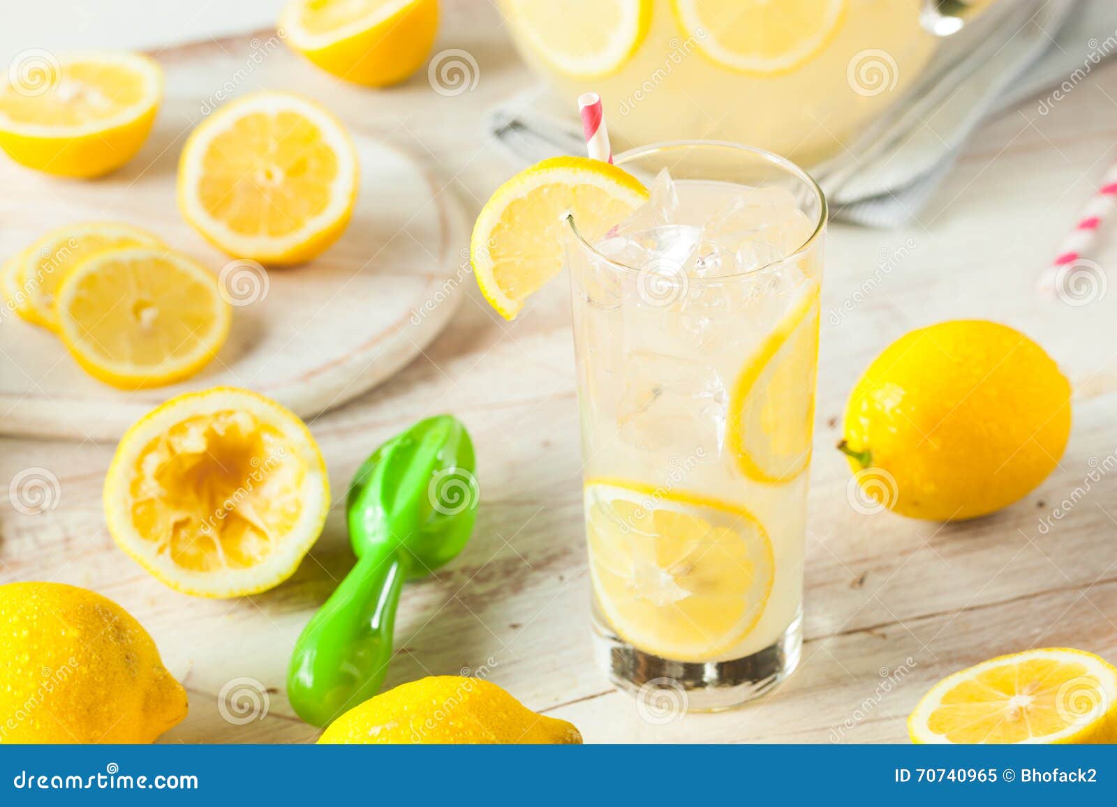organic homemade fresh squeeze lemonade