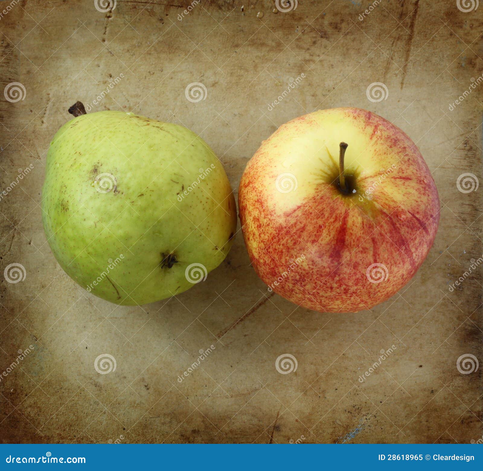660 Big Small Apples Stock Photos - Free & Royalty-Free Stock Photos from  Dreamstime