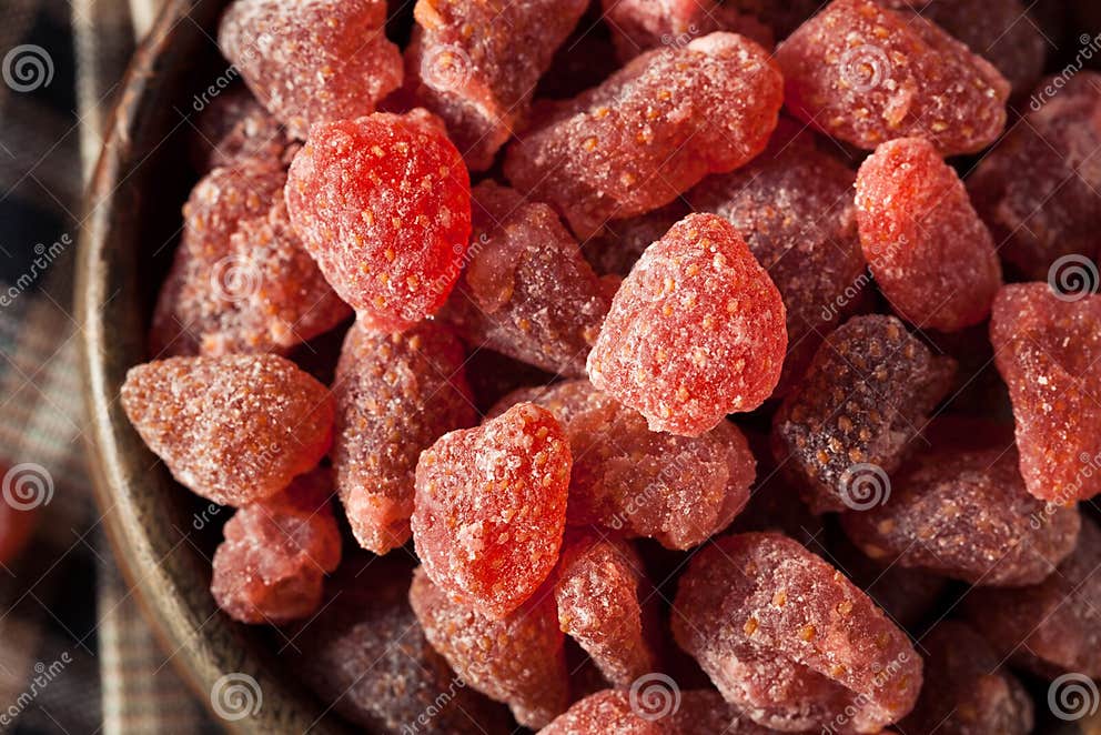 Organisch Trocknen Sie Gezuckerte Erdbeeren Stockbild - Bild von gesund ...