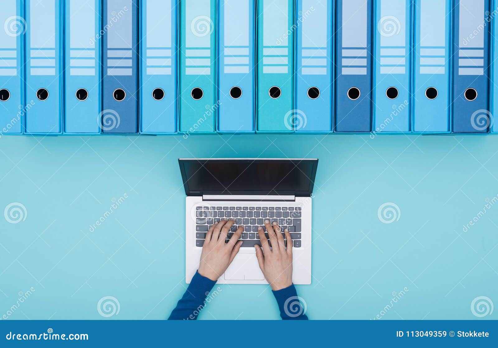 searching files in the archive using a laptop