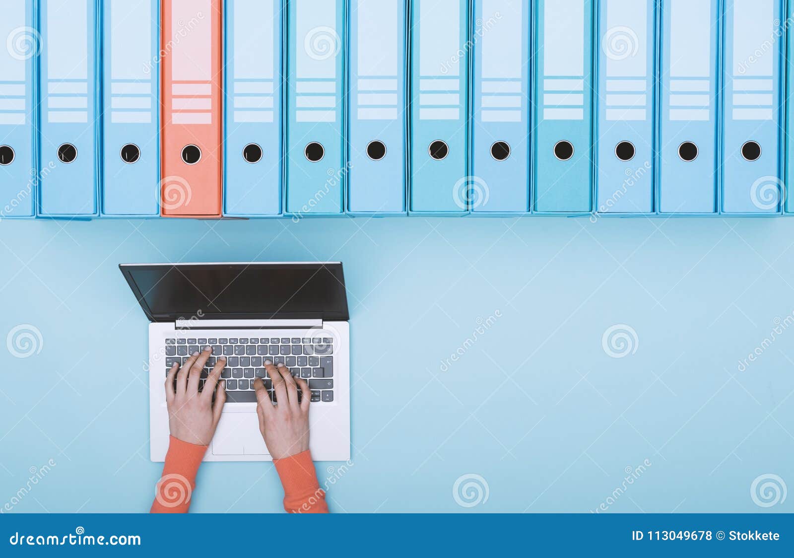 searching files in the archive using a laptop