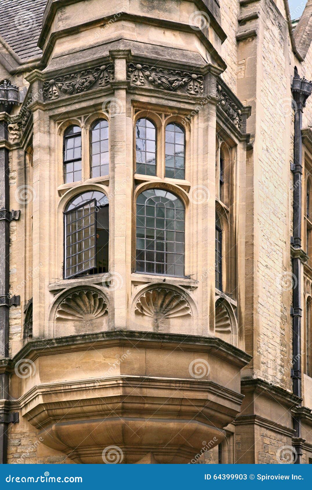 oriel window