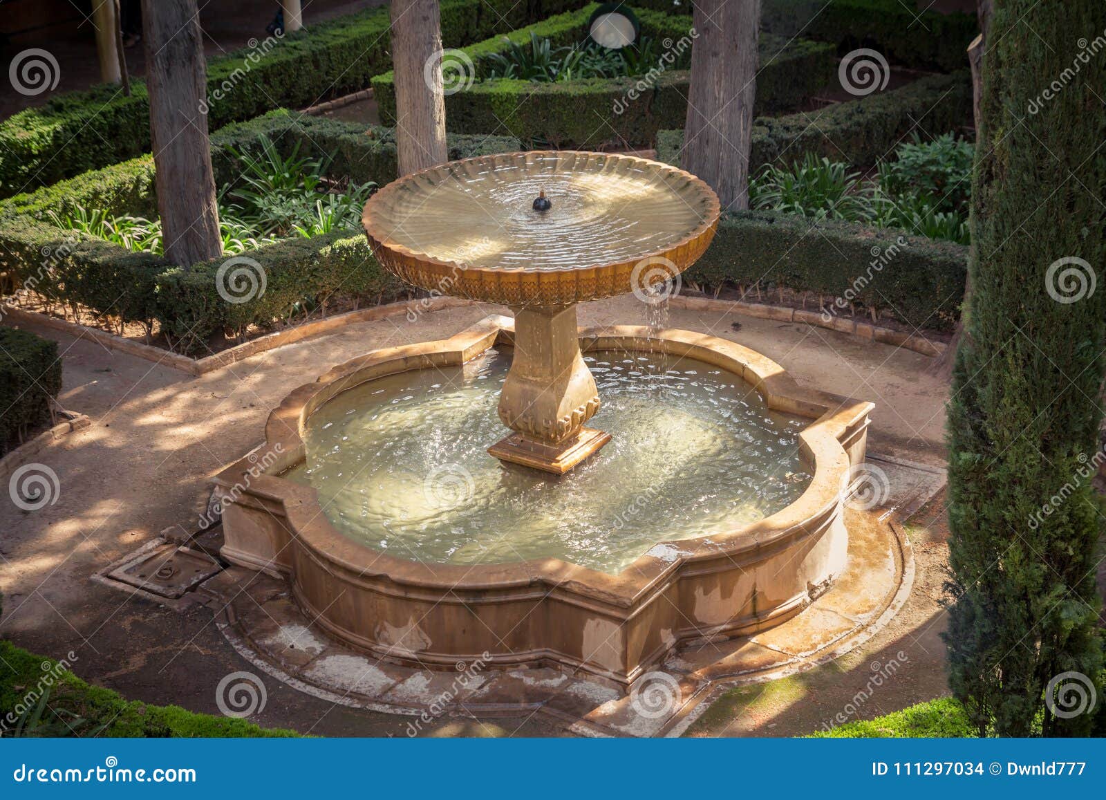 Oriental Fountain in Garden Courtyard Stock Photo - Image of generalife